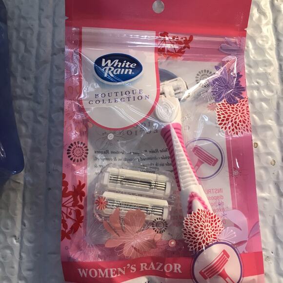 WHITE RAIN Bath Set: Moisturizing Shampoo,Conditioner,Hand Soap & Razors - Picture 9 of 12